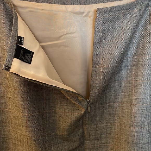 Ann Taylor gray and pink wool fully lined skirt – size 10; gorgeous pleat design - Picture 8 of 8